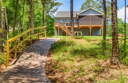 Lavonia House | Lake Hartwell Family Getaway w/Dock & Water Views