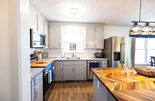 Lavonia House | Lake Hartwell House - Beach Your Boat - Sleeps 12 + Theater & Game Room