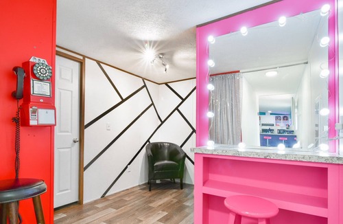 Reed Creek House | Lake Hartwell Selfie House - Amazing Selfies in Every Room!