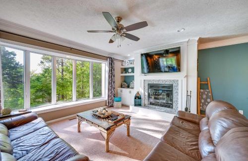 Salem House | Lake Keowee Condo w/Balcony & Resort Amenities!