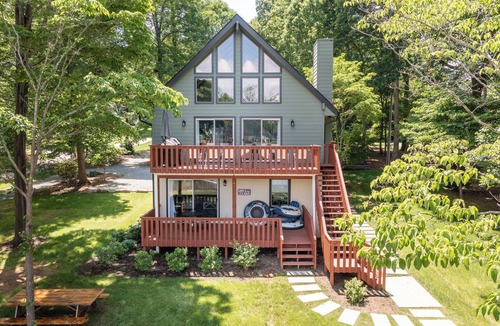 Mayhew House | Lake Life Elevated · Private Dock · Paddleboards · Kayaks · Fire Pit