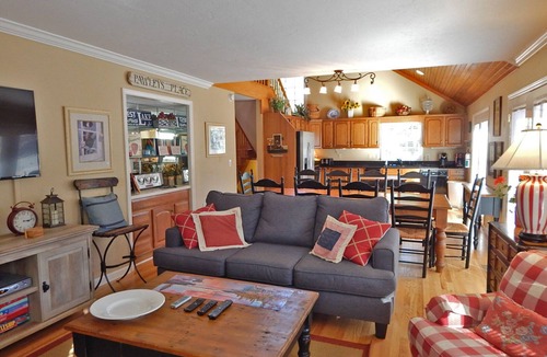 Garner Cove House | Lake Lure Lakefront-Pontoon Boat, Kayaks, SUPs, Fire Pit, Game Room