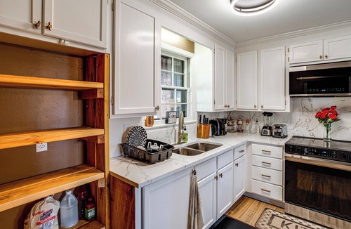 Harbison House | Lake Murray Retreat Near USC & Columbia