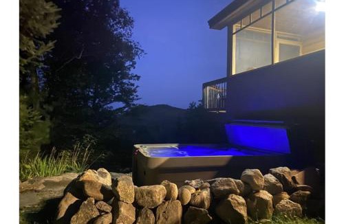 Bryant Pond House | Lake View House with Hot Tub, Sauna and Game Loft