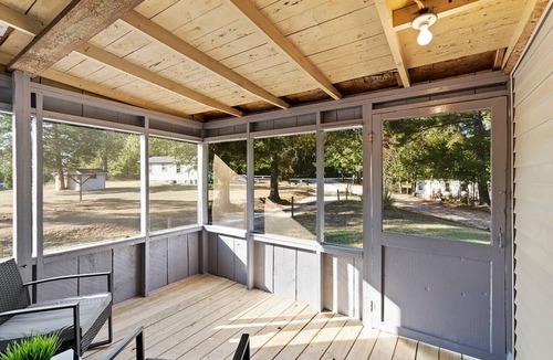 Waterloo Apartment | Lake View in Waterloo