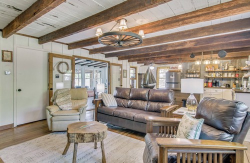 Camden Cottage | Lake Wateree Retreat: Dock & Screened Porch!