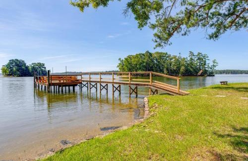 Camden House | Lake Wateree Retreat: Dock & Screened Porch!