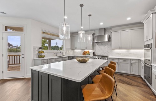 Dixie - Berryhill House | Lake Wylie Lakefront | Hot Tub+Firepit | CLT, 20m to CLT