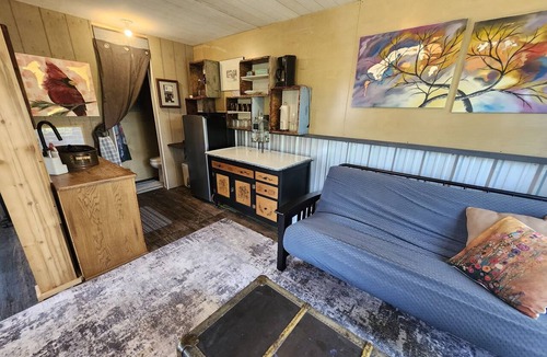 Blind Bay Cabin | Lakefront Art Studio. Pet Friendly!