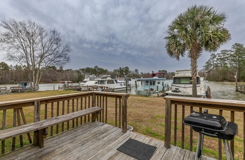 Eutawville Cabin | Lakefront Boathouse with Private Dock & Lake Views in Eutaw Springs, South Carolina