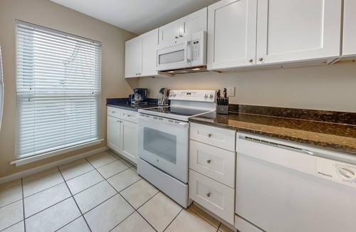 Fairfield Harbour Condo | Lakefront Condo with Indoor Pool, Hot Tub & Resort Access