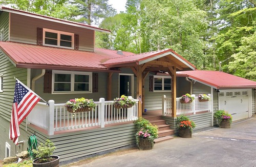 Cullowhee House | LAKEFRONT & DOCK-Dog Welcome! Get your early booking DISCOUNT before it expires!