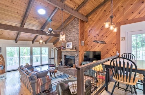 Cullowhee House | LAKEFRONT & DOCK-Dog Welcome! Get your early booking DISCOUNT before it expires!