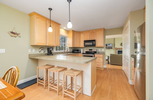 Wildwood Point House | Lakefront, Dock, Kayaks, Paddle Boards, Pet Friendly, Fire pit