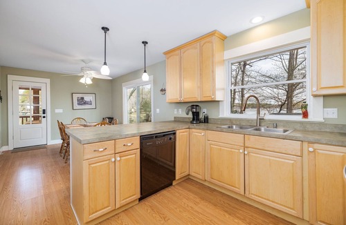 Wildwood Point House | Lakefront, Dock, Kayaks, Paddle Boards, Pet Friendly, Fire pit