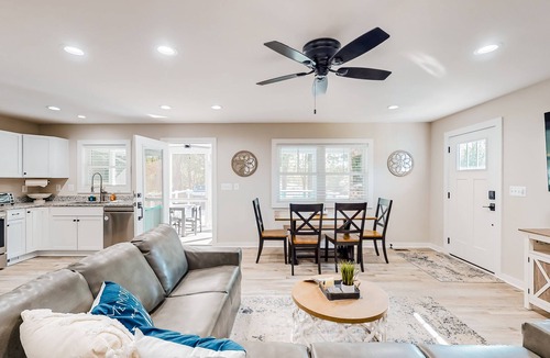 Mineral House | Lakefront, dog-friendly home with dock, paddleboards & firepit