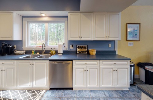 Henrico House | Lakefront Escape - Private Dock + Firepit + Sunset Views- Perfect for Families