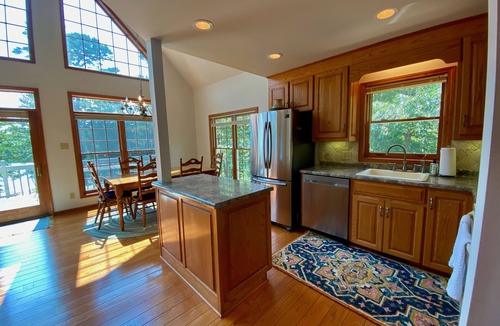 Reed Creek House | Lakefront gem on quiet Hartwell cove with private dock (sleeps 10-12)