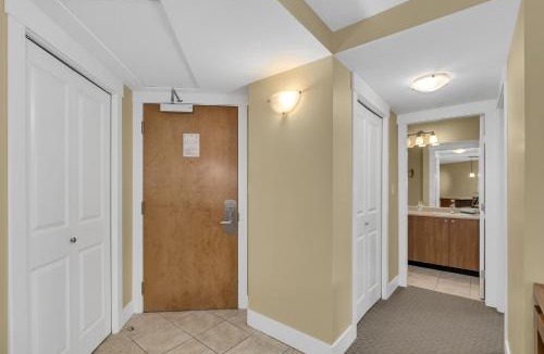 Westbank Apartment | Lakefront Getaway at The Cove