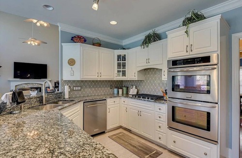 Evans House | Lakefront Home for Families & Groups – Private Pool, BBQ, Kayaks, Fishing