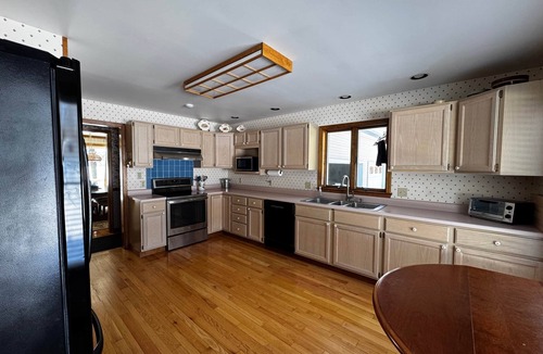 Purgatory House | Lakefront Peninsula Retreat w/Private Dock, on Cobbosseecontee Lake, 4 BR