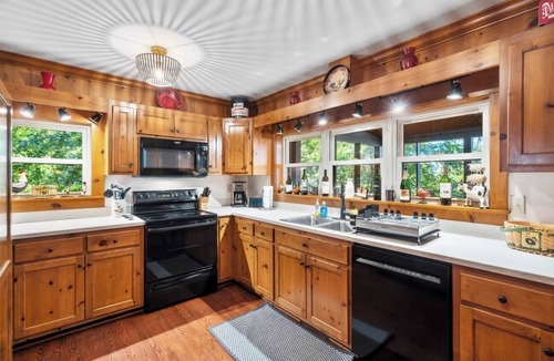 Clarksville House | Lakefront Retreat, Private Cove & Dock, 10/10 Reviews, Peaceful Kerr Lake Escape