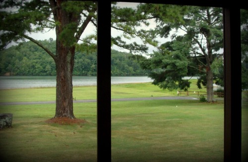 Hiawassee House | LAKEFRONT - "Sitting Rock" on Lake Chatuge - Hiawassee, Georgia