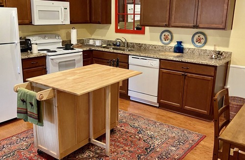 Whispering Pines Apartment | Lakefront Spacious Furnished One Bedroom Downstairs Apartment. Full Kitchen!