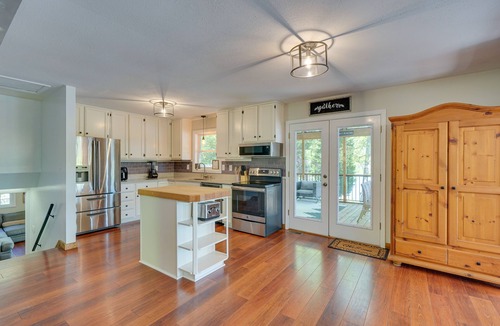 Bracey House | Lakefront Vacation Rental w/Views & Hot Tub!