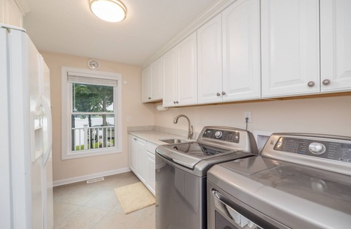 Henrico House | Lakefront View, 5BR, PET-Friendly, Firepit, Dock, Games, Up to 14