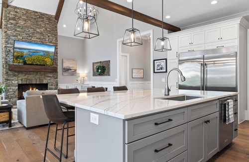 West Union House | LakeHome On The Water, LUXURY Sleeps 18, Pool, Dock, Beach, Close To Clemson