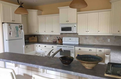 South Bruce Peninsula Cottage | Lakehouse in Beautiful Oliphant-Spectacular Views!