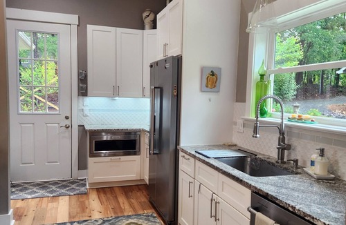 Belmont House | Lakeside 4-BR house with 500 ft of shoreline in Belmont