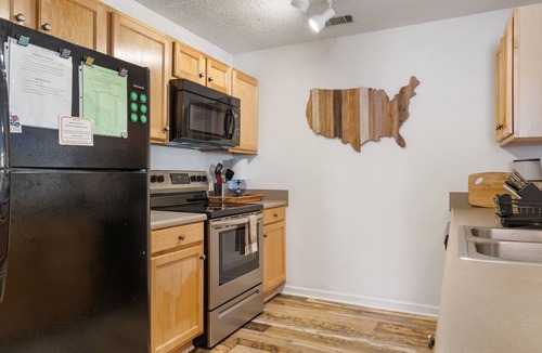 Keowee Condo | Lakeside Clemson Condo With 4K/Surround Sound/Xbox/Coffee Bar/Private Bathrooms