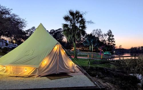 Eutawville Other | Lakeside Glamping Tent with Kayaks & Spacious Deck in Eutaw Springs, South Carolina
