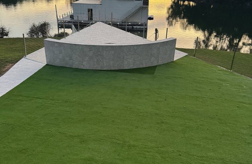 Gainesville House | Lakeside Haven: Hot Tub! Wi-Fi! Free Parking! Private! Beach! Centrally located.
