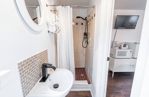 Lambton Shores Apartment | Lakeside Motel #3 | Near Ipperwash Beach | Free Parking & WiFi