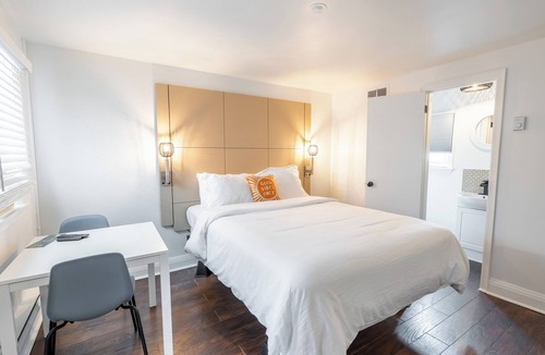 Lambton Shores Apartment | Lakeside Motel #3 | Near Ipperwash Beach | Free Parking & WiFi
