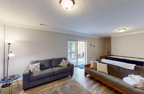 High Point House | Lakeside Park - Spacious pet friendly house w/hot tub, kayaks, air hockey, deck & patio