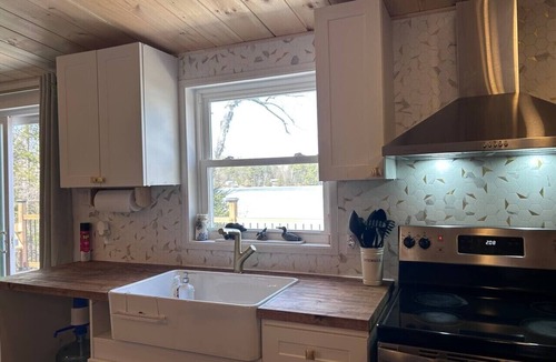Cayamant House | Lakeside Therapy Blue Cottage on Lake Patterson