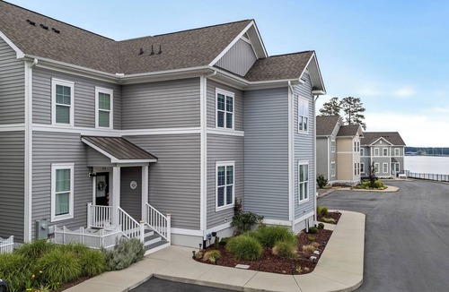 Eatons Crossing House | Lakeside townhome w/hot tub, fire pit & game room