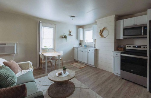 Johnson City Apartment | Lamont 6 1Bed Pet-Friendly Apt