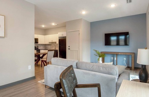 Pinch District Apartment | Landing | Chic 1BD, Yoga Studio, Rooftop Lounge