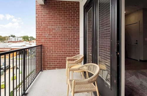 Pinch District Apartment | Landing | Chic 1BD, Yoga Studio, Pool