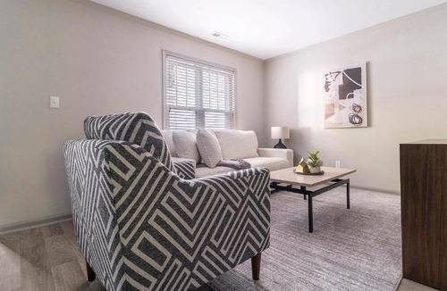 Crabtree Apartment | Landing Incredible 2BD Tennis Court Pool