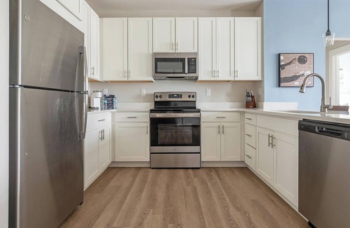 Hickory Apartment | Landing | Incredible 2BD, Gym, Clubhouse