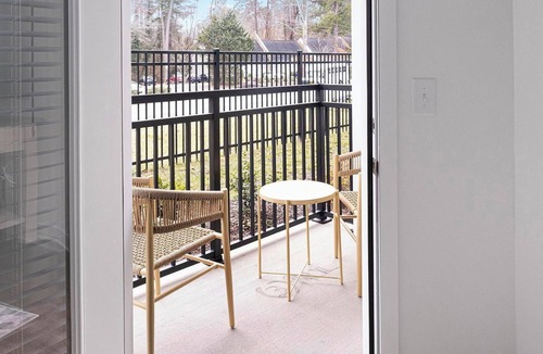 East Raleigh Apartment | Landing | Spectacular 1BD, Gym, Yoga Studio