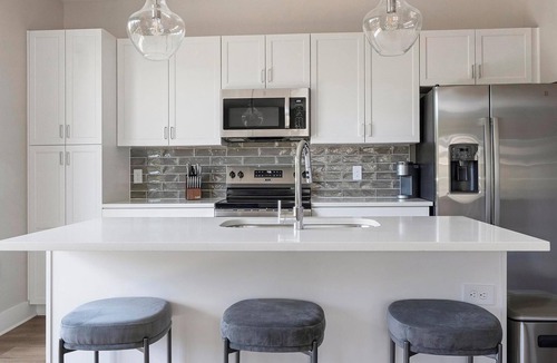 Oakwood Apartment | Landing | Stylish 1BD, Clubhouse, Gym