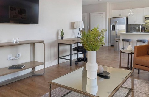 Oakwood Apartment | Landing | Stylish 1BD, Clubhouse, Gym