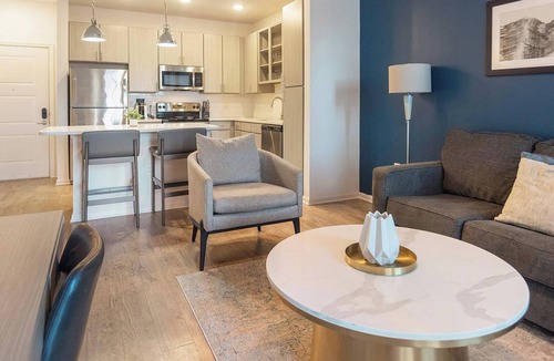 Cordova Apartment | Landing | Stylish 1BD, Pool, Gym